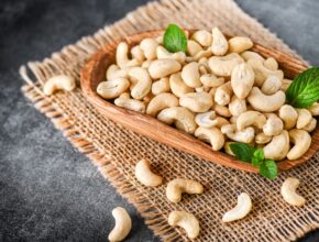 There are Several Health Benefits Associated with Cashews for Men