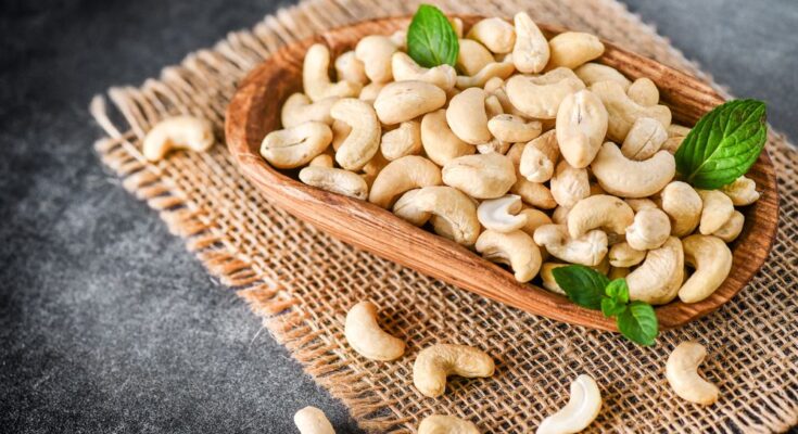 There are Several Health Benefits Associated with Cashews for Men